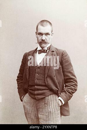 Akseli Gallen-Kallela (1865–1931) Porträt des finnischen Künstlers, der vor allem für seine Illustrationen der Kalevala bekannt ist und dessen Werk als wichtig für die Konstruktion der finnischen nationalen Identität gilt. Foto des norwegischen Fotografen Daniel Nyblin (1856–1923) 1890 in seinem Studio in Helsinki, Finnland. Stockfoto