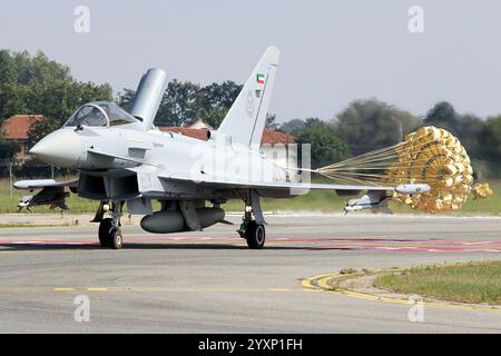 Ein EF-2000 Typhoon der Kuwait Air Force mit seinem Schlepprutschen. Stockfoto