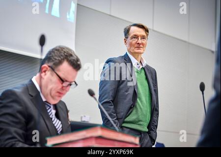 Fraktionssitzung der SPD EUR, Deutschland, Berlin, 17.12.2024: Hubertus Heil Karl Lauterbach. Bundestagsfraktion der SPD nach der Niederlage im Bundestag. *** SPD-Fraktionssitzung EUR, Deutschland, Berlin, 17 12 2024 Hubertus Heil Karl Lauterbach SPD-Fraktion nach der Niederlage im Bundestag Stockfoto