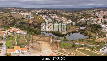 Mittelalterliche Burg und Blick aus der Vogelperspektive auf die Stadt, Miranda do Douro, Trás-os-Montes und Alto Douro, Portugal Stockfoto