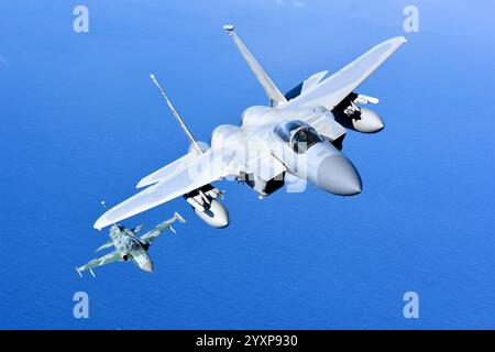 Eine F-15C des 159. Jagdflügels im Flug. Stockfoto