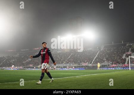 Bologna, Italien. Dezember 2024. Bolognas Santiago Castro sieht sich beim Spiel der Serie A Enilive 2024/2025 zwischen Bologna und Fiorentina an – Serie A Enilive im Renato DallÕAra Stadion – Sport, Fußball – Bologna, Italien – Sonntag, 15. Dezember 2024 (Foto: Massimo Paolone/LaPresse) Credit: LaPresse/Alamy Live News Stockfoto