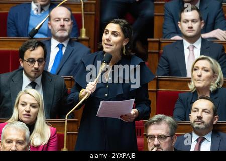 Paris, Frankreich. Dezember 2024. RN-Stellvertreterin Laure Lavalette während einer Fragestunde an den Premierminister in der Nationalversammlung in Paris am 17. Dezember 2024. Foto: Raphael Lafargue/ABACAPRESS. COM Credit: Abaca Press/Alamy Live News Stockfoto