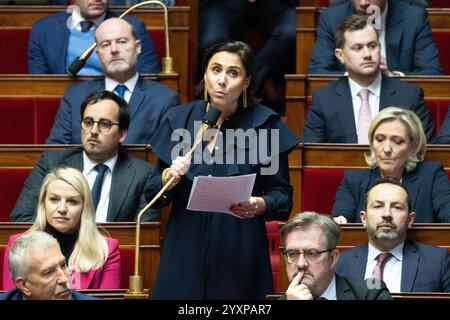 Paris, Frankreich. Dezember 2024. RN-Stellvertreterin Laure Lavalette während einer Fragestunde an den Premierminister in der Nationalversammlung in Paris am 17. Dezember 2024. Foto: Raphael Lafargue/ABACAPRESS. COM Credit: Abaca Press/Alamy Live News Stockfoto