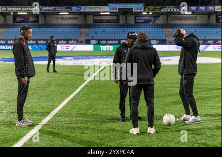 Eindhoven, Niederlande. Dezember 2024. Eindhoven - Spieler von Excelsior während der zweiten Runde der KNVB Beker Saison 2024/2025, dem niederländischen Domestic Cup. Das Spiel findet am 17. Dezember 2024 im Jan Louwers Stadion in Eindhoven, Niederlande, zwischen dem FC Eindhoven und Excelsior Rotterdam statt. (VK Sportphoto/Nick Koole) Credit: Yannick Verhoeven/Alamy Live News Stockfoto