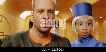 DAS FÜNFTE ELEMENT 1997 Gaumont Buena Vista Film mit Bruce Willis und Stacey McKenzie Stockfoto