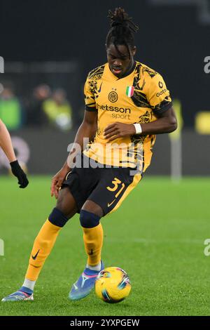 16. Dezember 2024, Olimpico Stadium, Rom, Italien; Serie A Enilive Football Match; Lazio gegen Inter; Yann Aurel Bisseck vom FC Inter Stockfoto