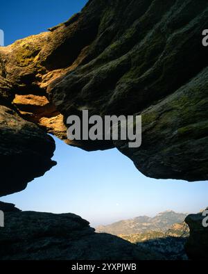 Ein Blick vom Windy Point Rastgebiet entlang des General Hitchcock Highway zum Mt Lemmon in den Santa Catalina Mountains, Tucson, Arizona. Stockfoto