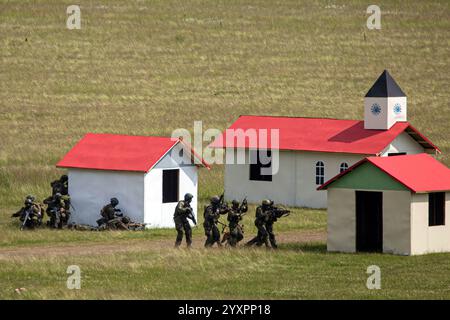 Soldaten der Bundeswehr trainieren im Stadtkrieg. Stockfoto