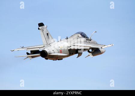 AMX-Angriffsflugzeug der italienischen Luftwaffe startet. Stockfoto