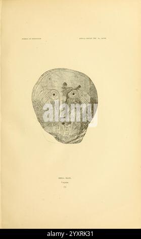 Kunst in Hülle der alten Amerikaner, Washington, Govt. Print, 1883, Antiquitäten, indische Kunst, Indianer, Muscheln in der Kunst, viele Hüte von Holmes, Busycon Perversum, Sinistrofulgur Perversum, Kate Clifton Osgood, Kate Clifton Osgood Holmes, Kate Clifton Holmes, Kate Osgood Holmes, Kate Clifton Osgood, Frauen in der Wissenschaft, eine stilisierte Darstellung eines Gesichts wird auf einer Oberfläche dargestellt, die durch abstrakte Merkmale wie übertriebene Augen und eine hervorstehende Stirn gekennzeichnet ist. Die Gesichtsstruktur wirkt etwas oval, mit zarten Linien, die auf Haare und andere ätherische Merkmale hinweisen. Die Teilfläche umgibt, sind Intr Stockfoto