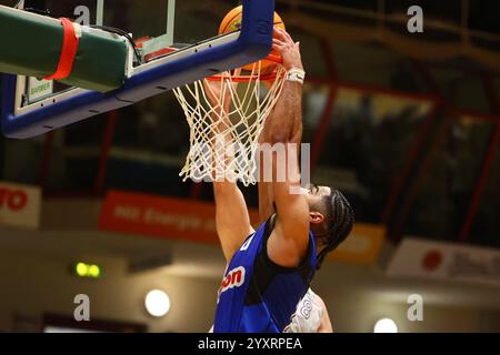 Tyreese Blunt (Crailsheim) beim dunking EPG Guardians Koblenz - Harko Merlins Crailsheim, Basketball, ProA, 16.12.2024Foto: Rene Weiss/Eibner Stockfoto