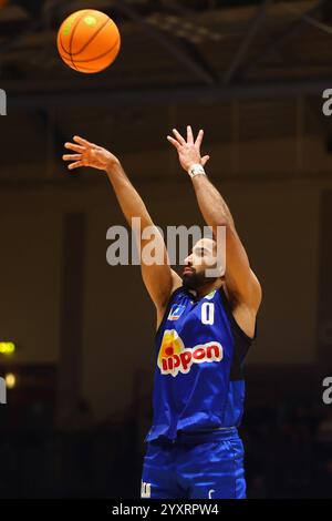 Wurf von Tyreese Blunt (Crailsheim) EPG Guardians Koblenz - Harko Merlins Crailsheim, Basketball, ProA, 16.12.2024Foto: Rene Weiss/Eibner Stockfoto