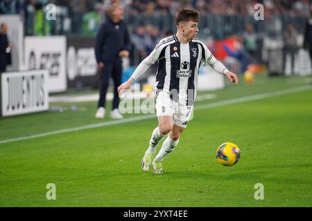 Turin, Italien. Dezember 2024. Francisco Conceição vom Juventus FC während des Coppa Italia 2024/25, Fußballspiels zwischen Juventus FC und Cagliari Calcio, am 17. Dezember 2024 im Allianz Stadion Turin Italien. Quelle: Nderim Kaceli/Alamy Live News Stockfoto