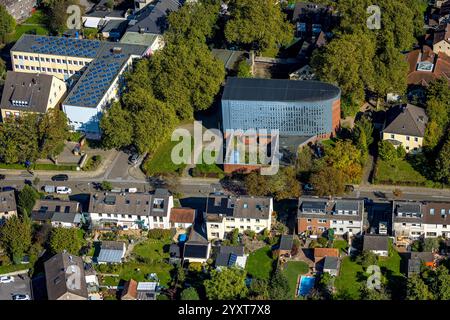 Aus der Vogelperspektive, Grundschule und ehemalige St. Joseph Kirche Korumhöhe im Wohngebiet Quartier Litterode, Rudolfstraße zwischen Sulzbachtal und Stockfoto