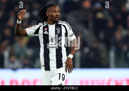 Turin, Italien. Dezember 2024. Khephren Thuram von Juventus FC Gesten beim Achtelfinale der Coppa Italia zwischen Juventus FC und Cagliari Calcio im Allianz Stadium am 17. Dezember 2024 in Turin. Quelle: Marco Canoniero/Alamy Live News Stockfoto