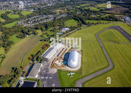 Luftaufnahme, Flughafen Essen/Mülheim mit Zeppelinhangarn und Baustelle, Flugzeuge, Haarzopf, Essen, Ruhrgebiet, Nordrhein-Westfalen, Deutschland Stockfoto