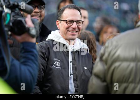 Philadelphia, Pa, USA. Dezember 2024. 15. Dezember 2024: Gouverneur von Pennsylvania Josh Shapiro während der Philadelphia Eagles vs Pittsburgh Steelers im Lincoln Financial Field in Philadelphia PA. Brook Ward/scheinbare Media Group (Kreditbild: © AMG/AMG via ZUMA Press Wire) NUR REDAKTIONELLE VERWENDUNG! Nicht für kommerzielle ZWECKE! Stockfoto