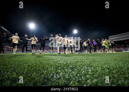 Maastricht, Niederlande. Dezember 2024. Maastricht - Spieler von Feyenoord während der zweiten Runde des KNVB Beker 2024/2025, dem niederländischen Heimpokal. Das Spiel findet am 17. Dezember 2024 im Stadion de Geusselt in Maastricht statt. Credit: Box to Box Pictures/Alamy Live News Stockfoto