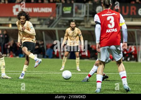 Maastricht, Niederlande. Dezember 2024. MAASTRICHT, 17.12.2024, de Geusselt Stadium, Niederländisch KNVB beker, Fußballsaison 2024/2025, MVV - Feyenoord (Becher). Feyenoord Spieler Gjivai Zechiel Credit: Pro Shots/Alamy Live News Stockfoto