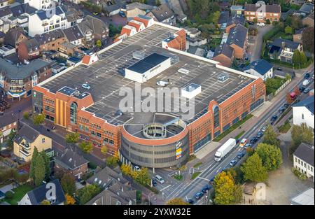 Luftansicht, Einkaufszentrum Galerie Van Goch am Südring, Parkdeck auf dem Dach, ehemaliges Kaufland-Gebäude, Goch, Niederrhein, Nordrhein-Westfalen Stockfoto