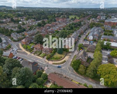 Aus der Vogelperspektive auf der Southern Road über ein Wohngebiet im südlichen Basingstoke (RG21), Hampshire, Großbritannien Stockfoto