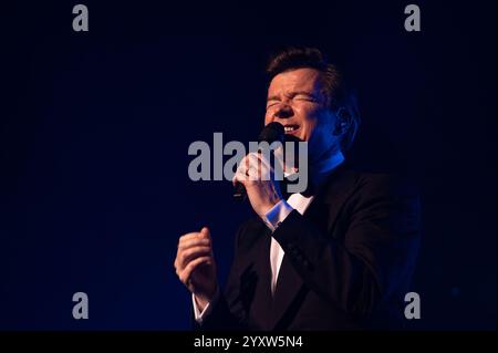 London, Vereinigtes Königreich. November 2024. Rick Astley aus den 80er-Jahren spielt in der Royal Albert Hall für die Weihnachtskonzerte. Cristina Massei/Alamy Live News. Stockfoto