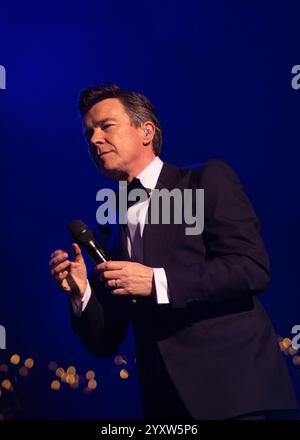 London, Vereinigtes Königreich. November 2024. Rick Astley aus den 80er-Jahren spielt in der Royal Albert Hall für die Weihnachtskonzerte. Cristina Massei/Alamy Live News. Stockfoto