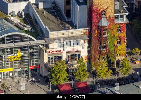 Luftaufnahme, Eingang zur Volme Galerie, Rathausturm mit bunter Pflanzenfassade, Mittelstadt, Hagen, Ruhrgebiet, Nordrhein-Westfalen, G Stockfoto