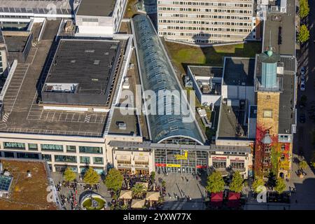 Luftaufnahme, Eingang der Volme Galerie, Rathausturm mit bunter Pflanzenfassade, Mittelstadt, Hagen, Ruhrgebiet, Nordrhein-Westfalen, G Stockfoto