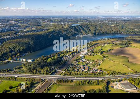 Luftansicht, Hengsteysee mit RWE Koepchenwerk am Ardeygebirge, Strandhaus Salitos Beach Hengsteysee mit Freibad Südufer, Autobahn A1, Bo Stockfoto