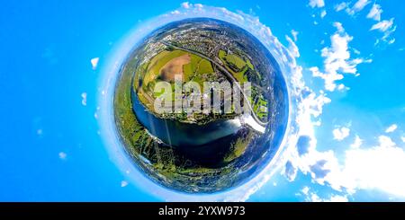 Luftaufnahme, Hengsteysee und Strandhaus Salitos Beach Hengsteysee, Freibad Südufer, Bahnlinie Hagen der Deutschen Bahn AG und Autobahn A1, Erdkugel, Stockfoto