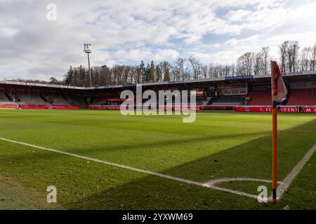 Heidenheim, Deutschland. Dezember 2024. Voith Arena, Stadion, Inneraum, Tribuenen, GER, 1. FC Heidenheim vs. VfB Stuttgart, Fussball, Herren, 1. Bundesliga, 14. Spieltag, Spielzeit 2024/2025, 15.12.2024, DFL/DFB-VORSCHRIFTEN VERBIETEN JEDE VERWENDUNG VON FOTOGRAFIEN ALS BILDSEQUENZEN UND/ODER QUASI-VIDEO, Foto: Eibner-Pressefoto/Wolfgang Frank Credit: dpa/Alamy Live News Stockfoto