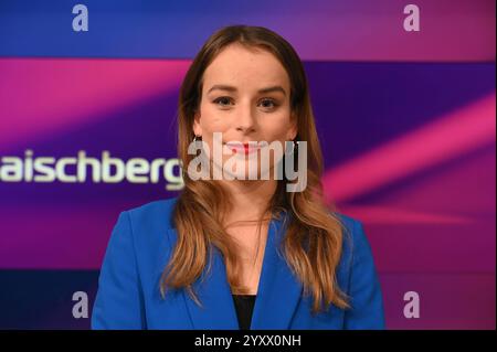 Journalistin Ann-Kathrin Hipp zu Gast in der ARD Talkshow Maischberger *** Journalistin Ann Kathrin Hipp als Gast in der ARD Talkshow Maischberger Stockfoto