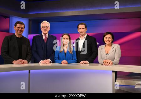 Journalist Gregor Peter Schmitz, l-r, Journalist Theo Koll, Journalistin Ann-Kathrin Hipp, ehemaliger Politiker Sebastian kurz und Moderatorin Sandra Maischberger zu Gast in der ARD Talkshow Maischberger *** Journalist Gregor Peter Schmitz, l r, Journalist Theo Koll, Journalistin Ann Kathrin Hipp, ehemaliger Politiker Sebastian kurz und Moderatorin Sandra Maischberger Gäste der ARD Talkshow Maischberger Talkshow Stockfoto