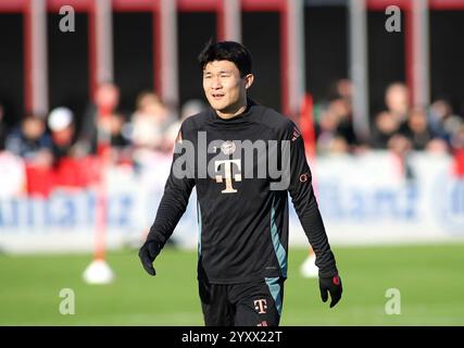 München, Deutschland, 17. Dezember 2024: Fussball, Herren, Saison 2024/2025, FC Bayern München, Säbener Straße, Trainingsgelände, Training Minjae Kim, Min-jae Kim (FC Bayern München) Kopf, Oberkörper Stockfoto