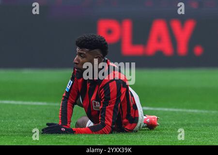 Mailand, Italien. Dezember 2024. Emerson Royal vom AC Milan reagierte während des Fußballspiels der Serie A 2024/25 zwischen dem AC Milan und Genua CFC im San Siro Stadium Credit: dpa/Alamy Live News Stockfoto