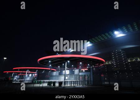 Mailand, Italien. Dezember 2024. Eine allgemeine Ansicht außerhalb des Stadions während des Fußballspiels der Serie A 2024/25 zwischen dem AC Mailand und Genua CFC im San Siro Stadium Credit: dpa/Alamy Live News Stockfoto