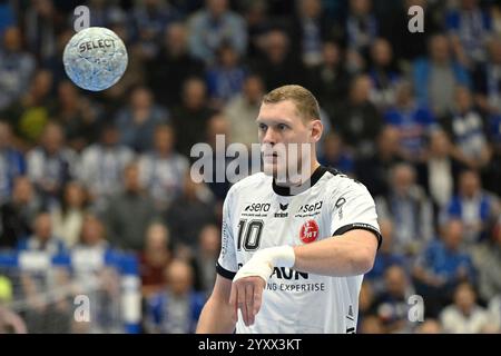 Gummersbach, Deutschland. Dezember 2024. Solofoto Dainis Kristopans (MT Melsungen, #10) VfL Gummersbach vs. MT Melsungen, Handball, Daikin 1. Bundesliga, 15. Spieltag, Spielzeit 2024-2025, 16.12.2024 Foto: Eibner-Pressefoto/Jürgen Augst Credit: dpa/Alamy Live News Stockfoto