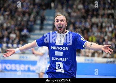 Gummersbach, Deutschland. Dezember 2024. Lukas Blohme (VfL Gummersbach, #8) schreit zornig VfL Gummersbach vs. MT Melsungen, Handball, Daikin 1. Bundesliga, 15. Spieltag, Spielzeit 2024-2025, 16.12.2024 Foto: Eibner-Pressefoto/Jürgen Augst Credit: dpa/Alamy Live News Stockfoto