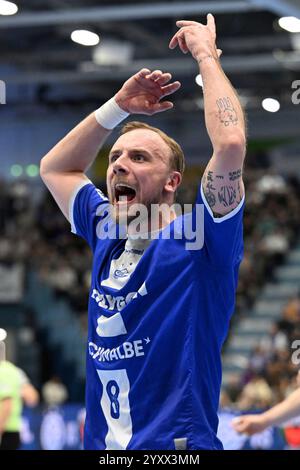 Gummersbach, Deutschland. Dezember 2024. Lukas Blohme (VfL Gummersbach, #8) aufgeregt VfL Gummersbach vs. MT Melsungen, Handball, Daikin 1. Bundesliga, 15. Spieltag, Spielzeit 2024-2025, 16.12.2024 Foto: Eibner-Pressefoto/Jürgen Augst Credit: dpa/Alamy Live News Stockfoto