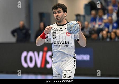 Gummersbach, Deutschland. Dezember 2024. Solobild Erik Balenciaga Azcue (MT Melsungen, #6) VfL Gummersbach vs. MT Melsungen, Handball, Daikin 1. Bundesliga, 15. Spieltag, Spielzeit 2024-2025, 16.12.2024 Foto: Eibner-Pressefoto/Jürgen Augst Credit: dpa/Alamy Live News Stockfoto