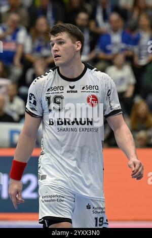 Gummersbach, Deutschland. Dezember 2024. Solobild Oern Elvar Jonsson (MT Melsungen, #19) VfL Gummersbach vs. MT Melsungen, Handball, Daikin 1. Bundesliga, 15. Spieltag, Spielzeit 2024-2025, 16.12.2024 Foto: Eibner-Pressefoto/Jürgen Augst Credit: dpa/Alamy Live News Stockfoto