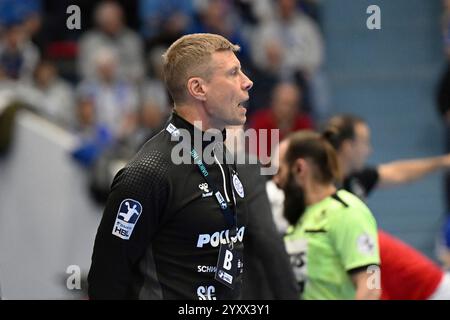 Gummersbach, Deutschland. Dezember 2024. Gudjon Valur Sigurdsson (VfL Gummersbach, Trainer) VfL Gummersbach vs. MT Melsungen, Handball, Daikin 1. Bundesliga, 15. Spieltag, Spielzeit 2024-2025, 16.12.2024 Foto: Eibner-Pressefoto/Jürgen Augst Credit: dpa/Alamy Live News Stockfoto