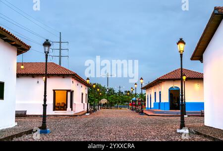 Nachbildungen von Häusern und Museen von Dario, Sandino und Blanca Arauz am Paseo Xolotlan in Managua, Nicaragua Stockfoto