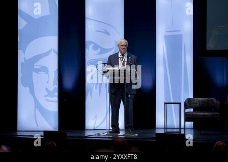 DHS-Sekretär Alejandro Mayorkas hält Bemerkungen auf dem Weltgipfel über Terrorismus und politische Gewalt (53990780731). Stockfoto