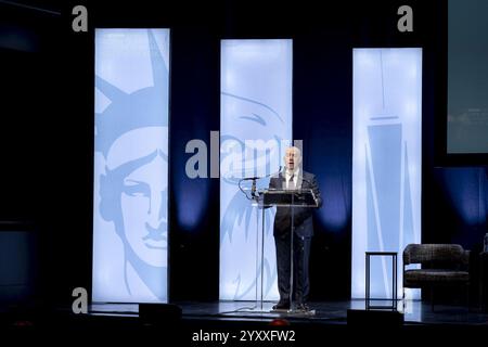 DHS-Sekretär Alejandro Mayorkas hält Bemerkungen auf dem Weltgipfel über Terrorismus und politische Gewalt (53989886617). Stockfoto