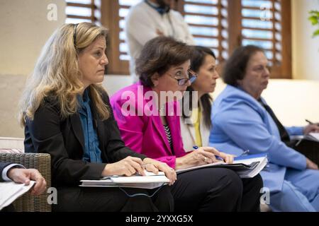 DHS-Sekretär Alejandro Mayorkas nimmt an einem bilateralen Treffen mit Panama (53955045200) Teil. Stockfoto