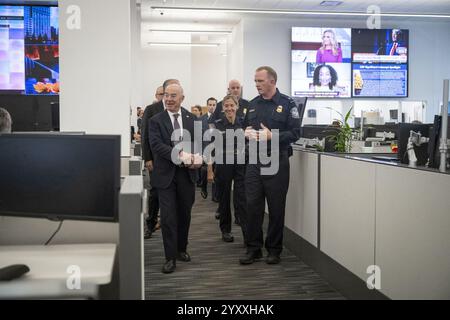 DHS-Sekretär Alejandro Mayorkas besucht den CBP NTC (53973656268). Stockfoto