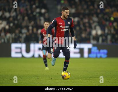 Turin, Italien. Dezember 2024. Paulo Azzi von Cagliari Calcio während der Coppa Italia 2024/25, Fußballspiel zwischen Juventus FC und Cagliari Calcio, am 17. Dezember 2024, im Allianz Stadium Turin Italien. Foto Nderim Kaceli Credit: Unabhängige Fotoagentur/Alamy Live News Stockfoto